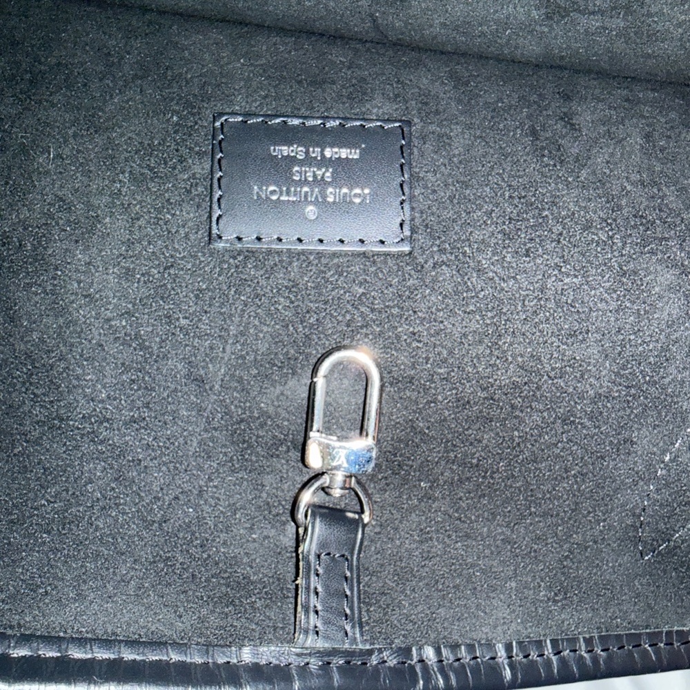 Louis Vuitton Elegant Black Tote Bag - Picture 7 of 8